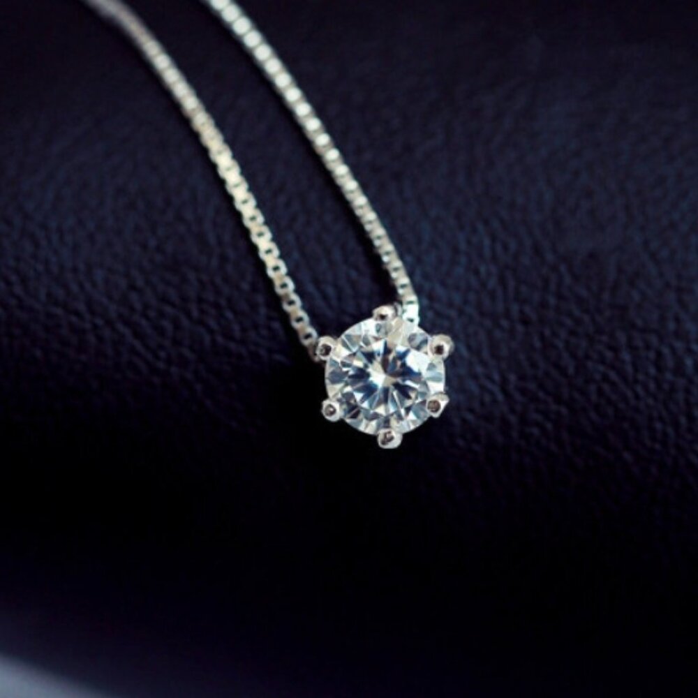 Elegant Silver Necklace with Crystal Pendant